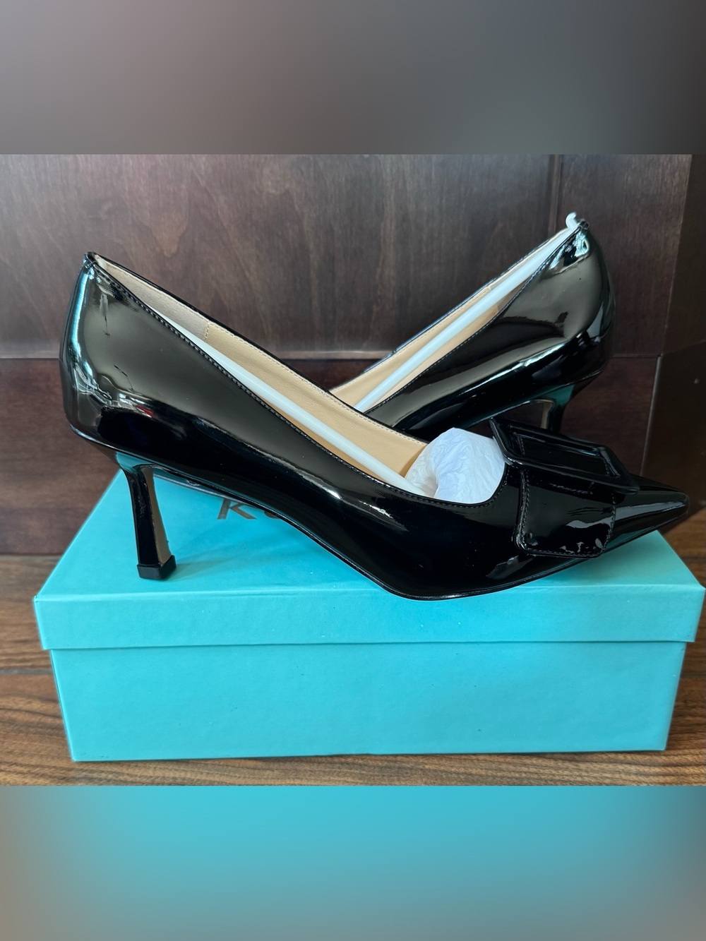 Kuoarn shiny black pump with a pointed toe and a square faux buckle size 9